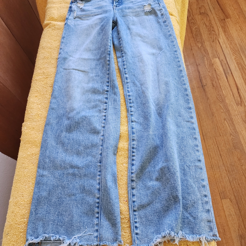 High Rise Light Blue Jeans with Frayed Hem